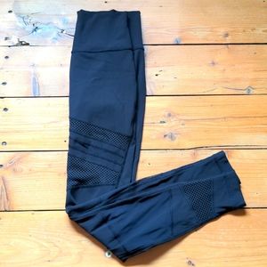 EUC Lululemon leggins with amazing mesh details!